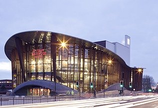 Waterside Theater Aylesbury Foto des Gebäudes Waterside Theaters in Aylesbury.